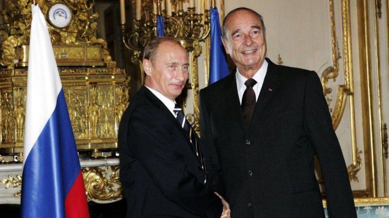 Macron arimo gutekereza kwambura Putin umudali ukomeye Ubufaransa bwamuhaye