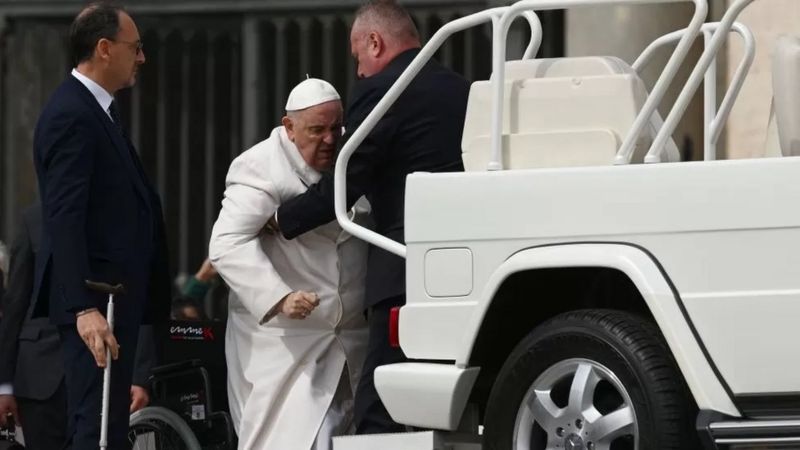 Papa Francis ari mu bitaro kubera indwara y'ubuhumekero