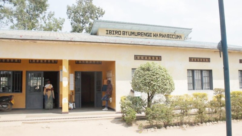 Nyanza: Gitifu wise abageni 'ibigoryi'yasezeye ku bo bakoranaga