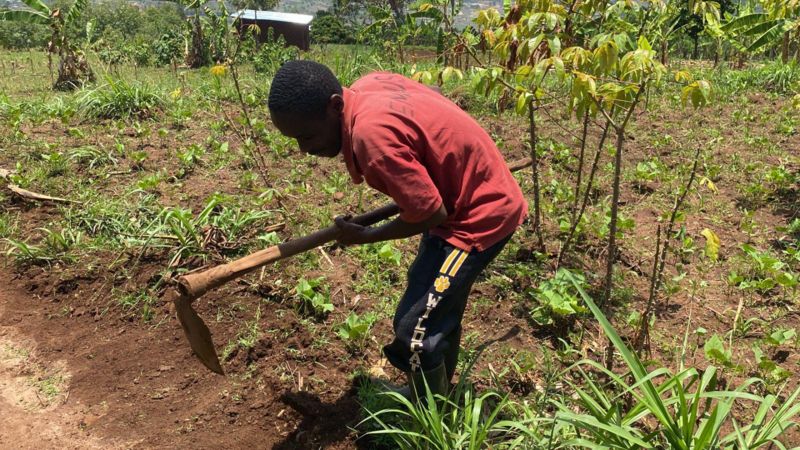 Rwamagana: Ubuzima bwa Maniraguha utabona ariko ukora imirimo yose mu buryo butangaje
