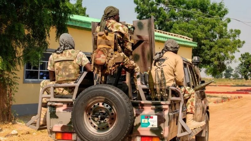 Igisirikare cya Nigeria cyarashe ku baturage bari mu masengesho kibitiranyije n'ibyihebe