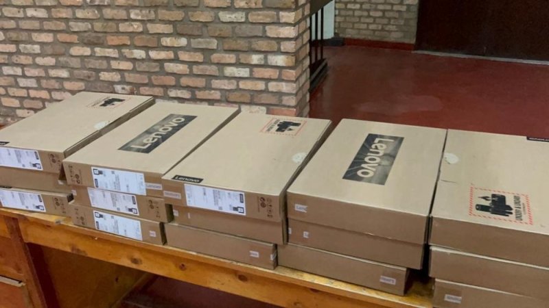 MINEDUC yasubije abanyeshuri bo mu myaka isoza basinyiye mudasobwa ntibazihabwe