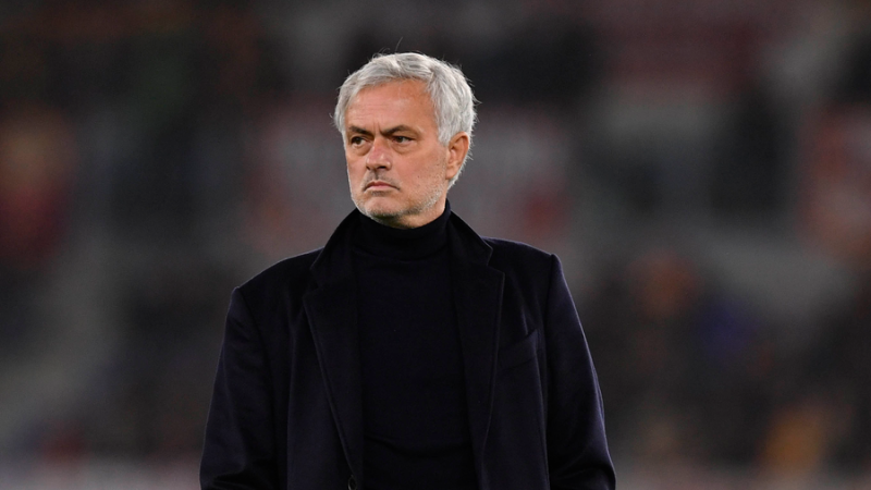 AS Roma yirukanye Jose Mourinho wahabwaga amakarita atukura kenshi