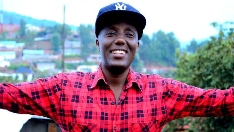 Eric Senderi yateguje abakunzi be indirimbo nshya yise Bazayomba