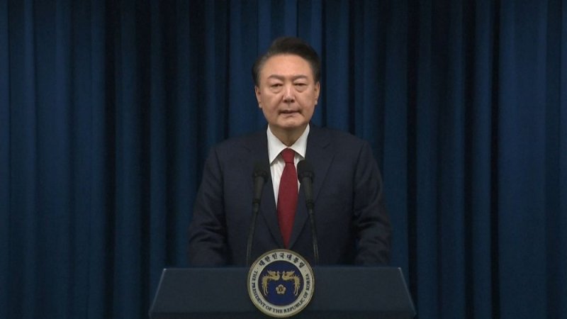 Koreya y'Epfo: Polisi yasatse ibiro bya Perezida, uwahoze ari Minisitiri w'Ingabo ashaka kwiyahura