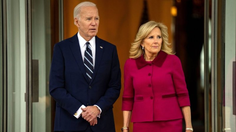 Hagaragajwe impano Perezida Biden n'umugore we bahawe n'abayobozi batandukanye