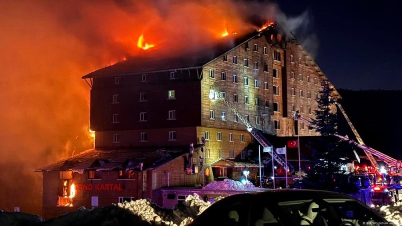 Turkiya: Inkongi ikomeye y'umuriro yibasiye hotel yahitanye nibura 66