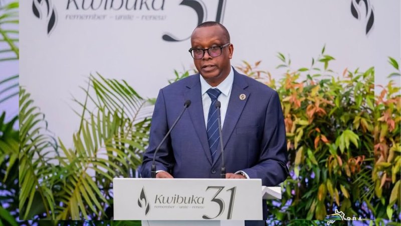 Minisitiri Dr. Bizimana yavuze ko hari abagororwa babiba ingengabitekerezo ya Jenoside muri bagenzi babo