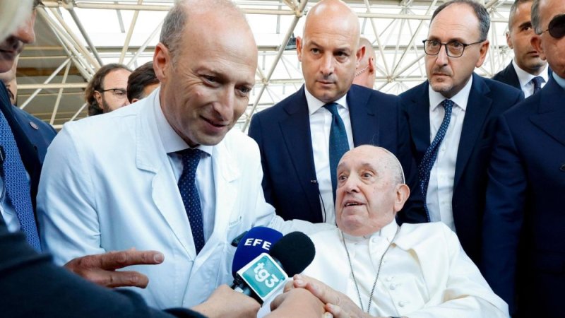 Uwari ukuriye abaganga ba Papa Francis Yasobanuye ibyaranze amasaha ye ya nyuma