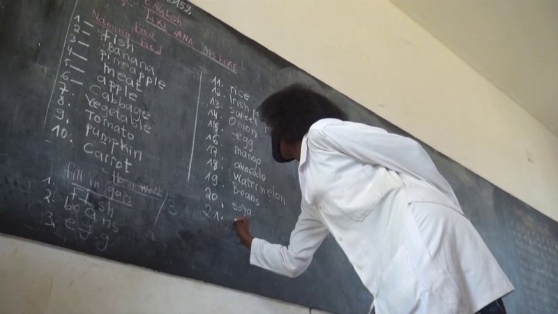 Abarimu 45% bo mu mashuri yisumbuye ni bo bafite ubumenyi buhagije mu Cyongereza