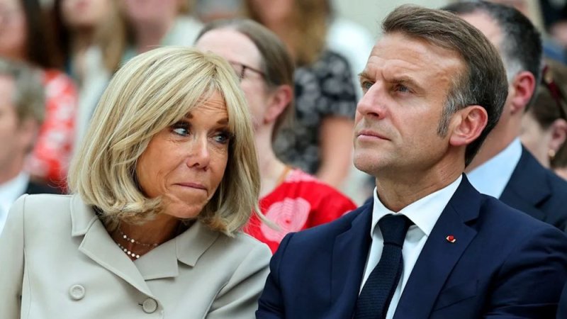 Umugore wa Perezida Macron yahungabanyijwe n'abavuga ko yavutse ari umuhungu