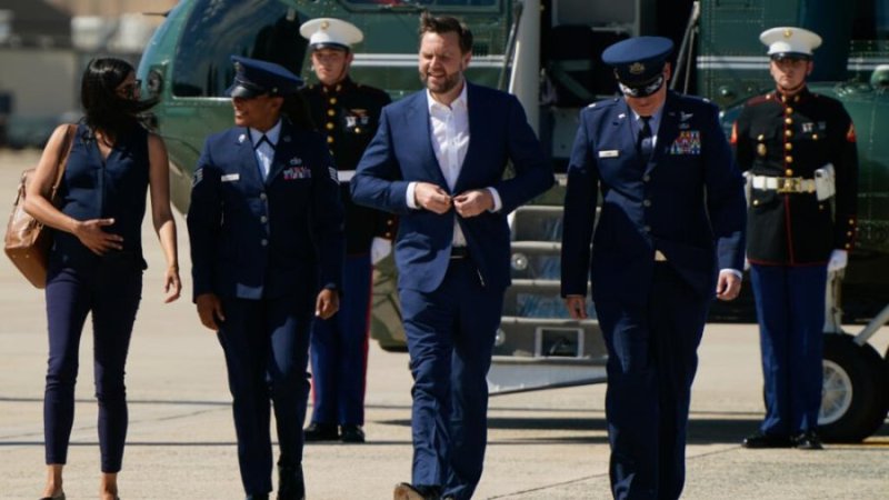 Visi Perezida wa Amerika agiye kuganira na Iran yongeye gufunga umuhora wa Hormuz
