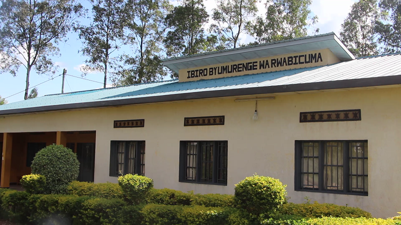 Nyanza: Umusore akurikiranweho gushaka kwica nyina kubera amafaranga