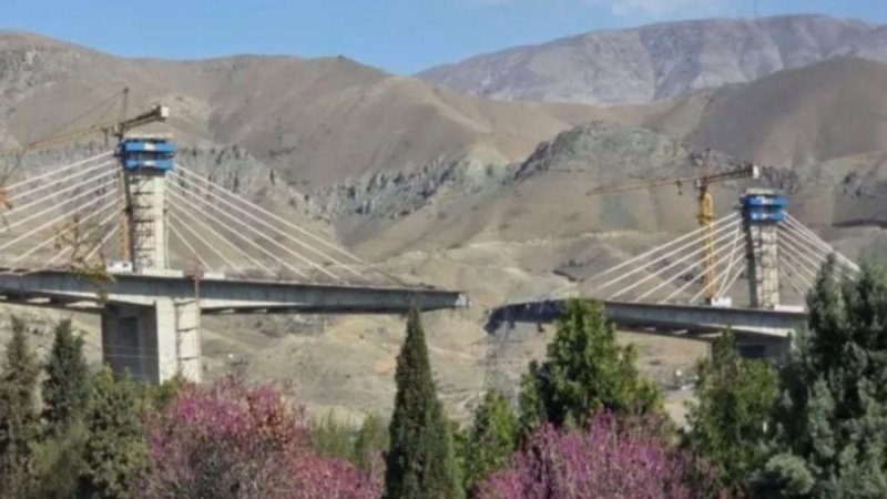 Amerika yasenye ikiraro gikomeye cya Iran, iteguza amakuba akaze