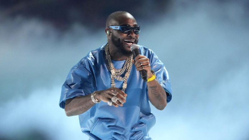  Ubuzima bw'icyamamare buhenze! Davido akoresha kugeza kuri miliyoni 400 Frw buri kwezi
