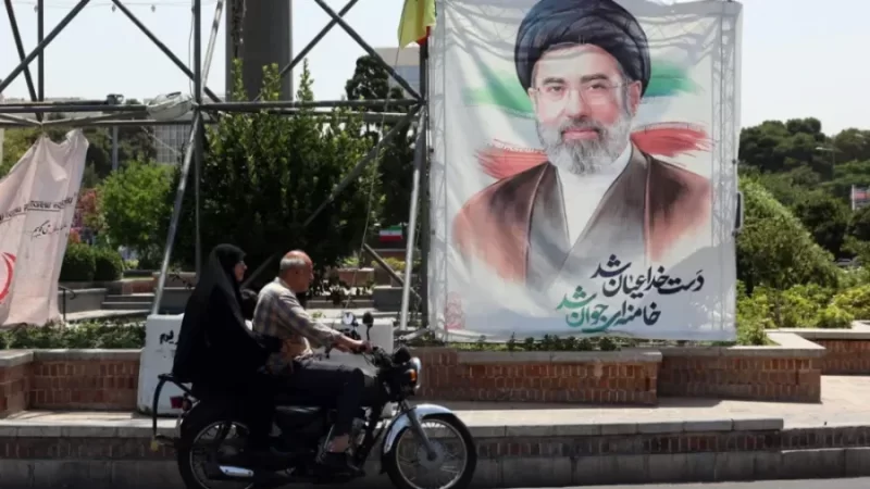 Umuyobozi w'Ikirenga wa Iran yahize guhorera ku rupfu rwa se