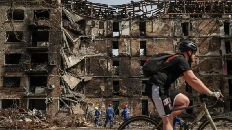 U Burusiya bwateguje ibitero simusiga kuri Ukraine