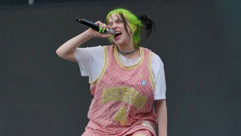 Umuhanzi Billie Eilish yahishuye ingaruka yahuye nazo nyuma yo kureba ‘Pornographie' akiri muto