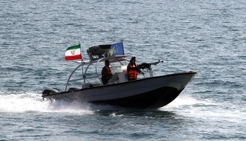 Ingabo za Iran zavuze ko zarashe ubwato bwa Amerika