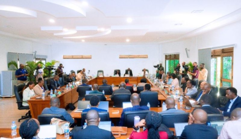 PAC yatunguwe n'intebe za Miliyoni 11 Frw zangiritse zitaramara amezi arindwi