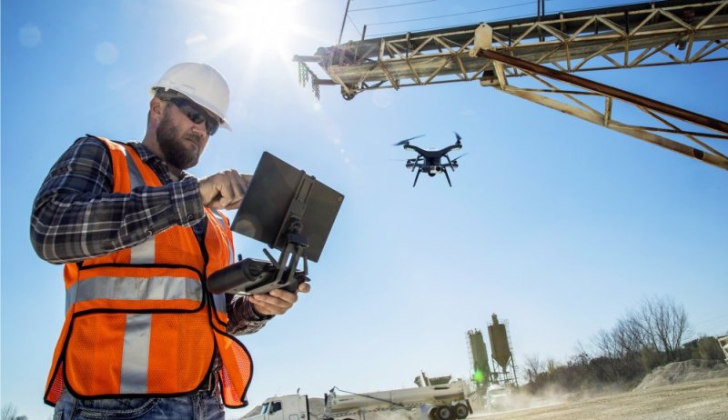 Yakoresheje Drone mu gufata umugore we wamucaga inyuma na Sebuja