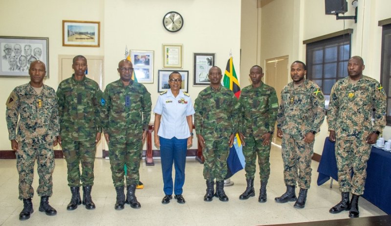 Jamaica: Ingabo z'u Rwanda zimaze kubaka inzu 62 n'ibyumba by'ishuri