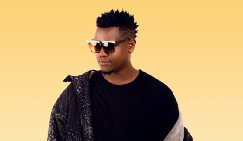 Bruce Melodie yamaze kugera muri US aho agiye kuririmbana n'ibyamamare