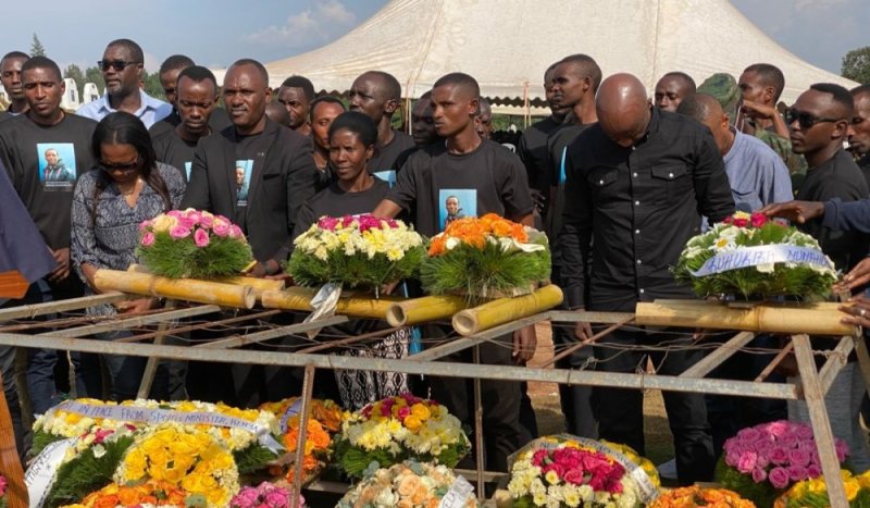 Umutoza Hakizimana wapfiriye mu mpanuka ari kumwe na Kiptum wakoze amateka muri Marathon yashyinguwe