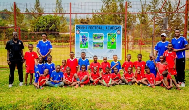 Abakinnyi b'Ikipe y'Amavubi bashinze ishuri ry'umupira w'amaguru
