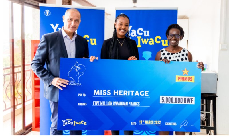Ruzindana Kelia yashyikirijwe igihembo cye na Bralirwa, Miss Muheto agenera ishimwe uru ruganda( Amafoto)