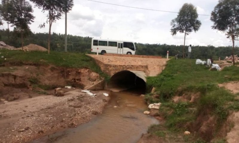 Huye-Nyamagabe: Barishimira ko iteme ryari rigiye gutwarwa n'ibiza ryasanwe