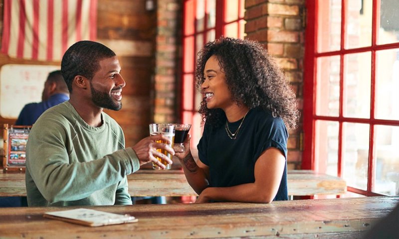 Mukobwa: Reba ubutumwa adakwiye kwandikira umusore bakundana