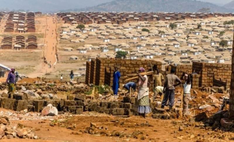 Ubwiyongere bw'impunzi z'Abanyekongo bwateje ikibazo cy'aho bacumbikirwa