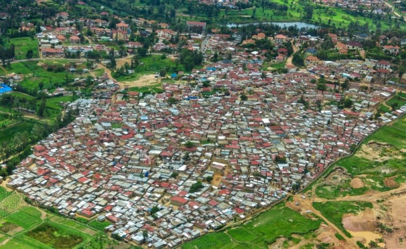 Ikibazo cy'abatuye Bannyahe ni ihurizo kuri Busingye, ava indi imwe na nyiri amazu basabwa kwimukiramo