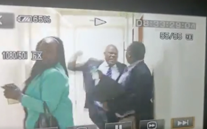 Umwavoka yakubise uwo yaregaga ibyari urubanza biba induru