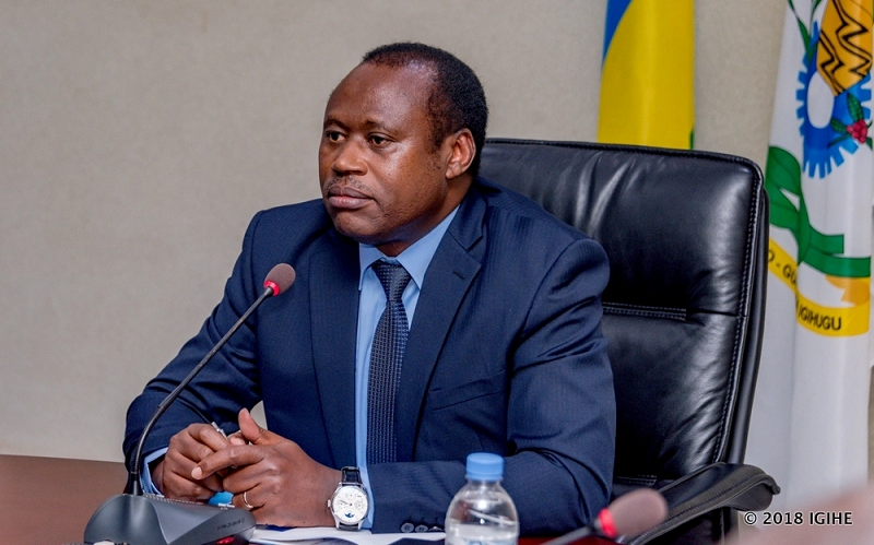 MINECOFIN yasubije abumva ko umusaruro uzagabanuka kubera leta yagabanyije amasaha y'akazi