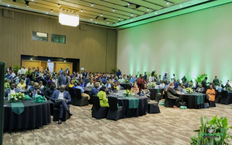 Minisitiri Dr Uwamariya yagaragaje impinduka zazanywe no kugabanya pulasitiki mu Rwanda