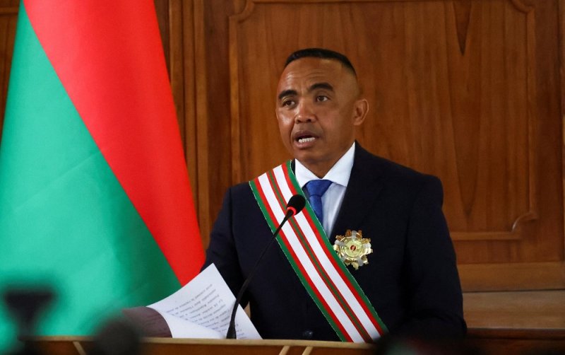 Colonel Randrianirina yarahiriye kuyobora Madagascar by'agateganyo