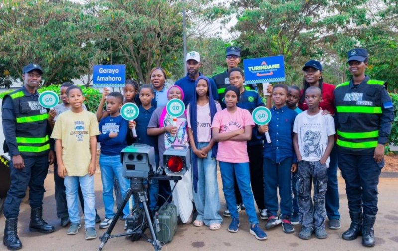 Itsinda ry'abanyeshuri barenga 160 baturutse mu bihugu 9 basuye Polisi y'u Rwanda