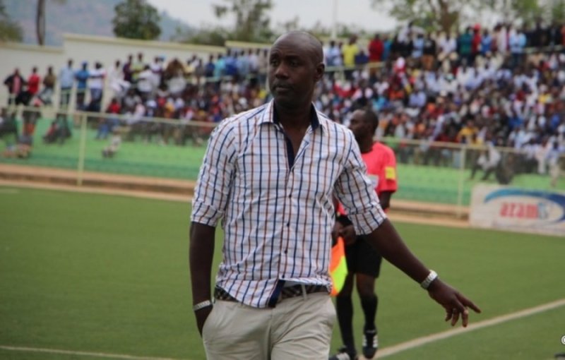 Karekezi Olivier arateganya gusubira i Burayi kubera ibibazo biri muri Kiyovu Sports