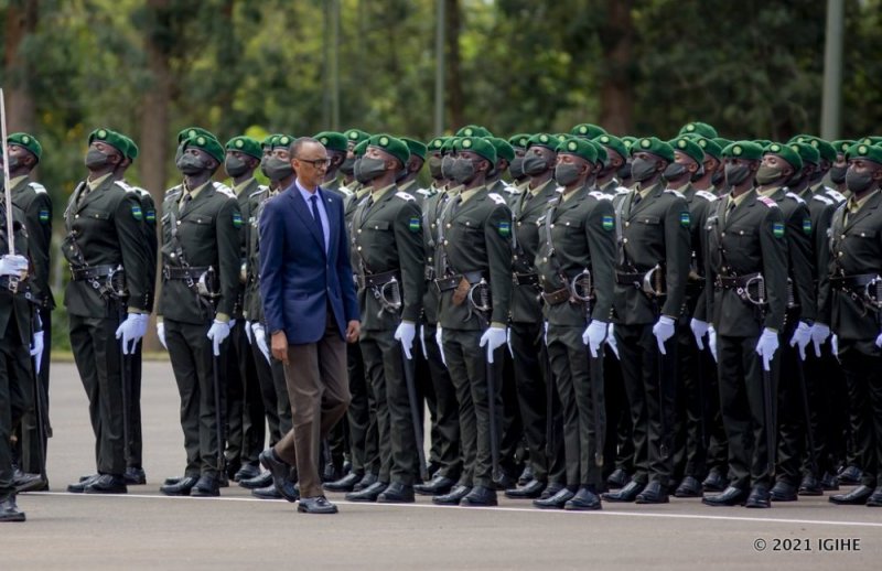 Perezida Kagame yazamuye mu mapeti Abofisiye 2430 