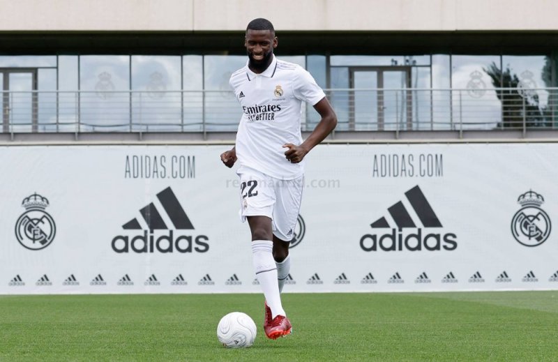 Antonio Rudiger yahishuye igisubizo gitangaje yatanze ubwo yabwirwaga ko FC Barcelona imushaka
