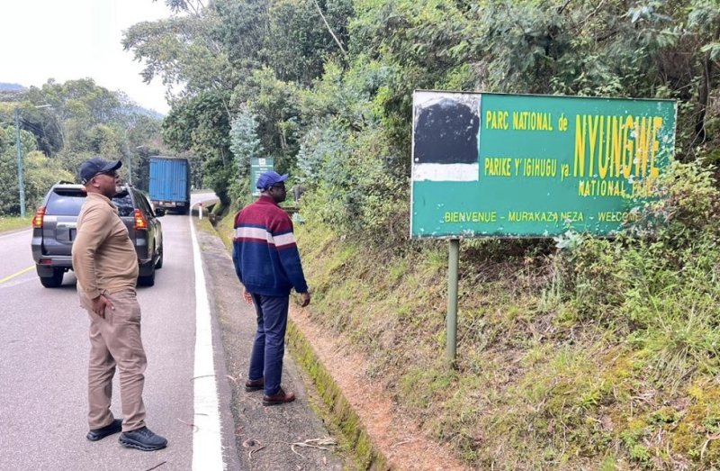 Ambasaderi Busingye na Nkulikiyimfura birahiye u Rwanda nyuma yo gutembera intara zarwo