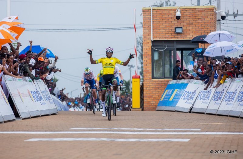 Henok Mulubrhan yegukanye Tour du Rwanda 2023 n'agace ka nyuma kitabiriwe na Perezida Kagame 