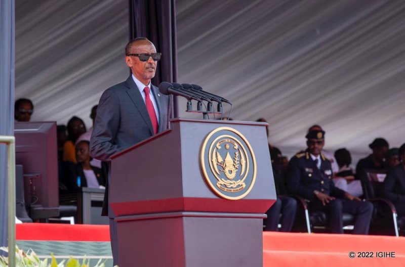 Perezida Kagame yasabye aba Ofisiye bashya kwimika ikinyabupfura mu byo bakora byose