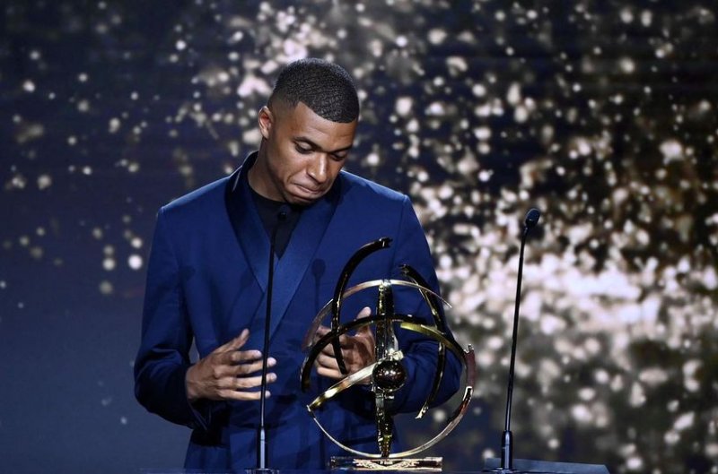 Kylian Mbappe wongeye gutorerwa kuba umukinnyi w'umwaka mu Bufaransa yavuze ku hazaza he