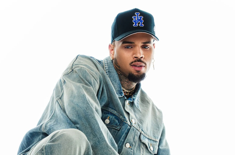 Urukiko rwatesheje agaciro ikirego Chris Brown yarezemo Warner Bros