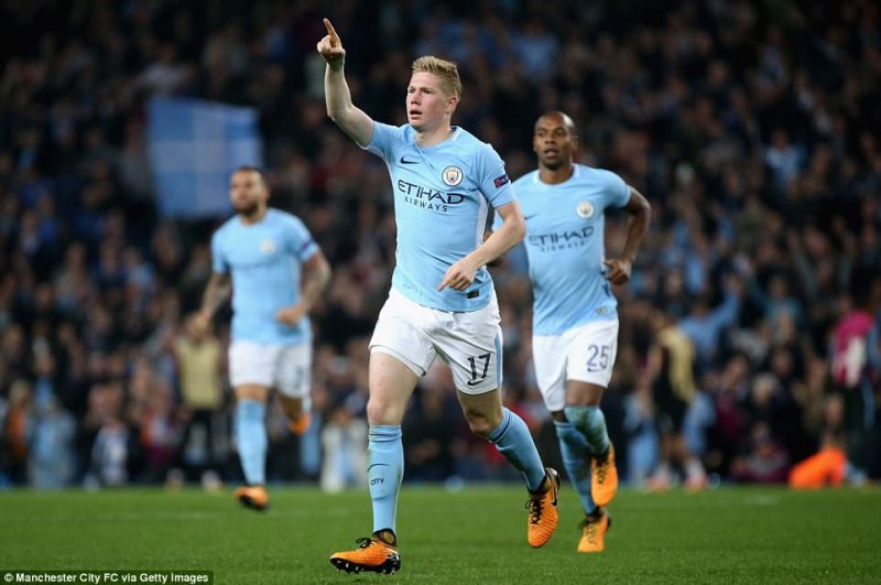 Kevin de Bruyne yahaye impano yihariye abo bakinana muri Man City