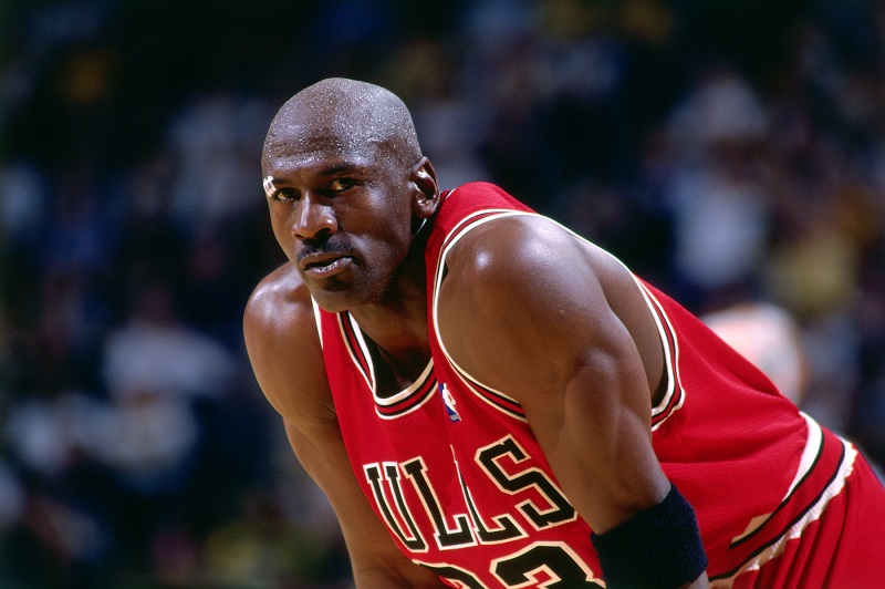Inkweto zambawe n'igihangange mu mukino wa Basketball, Michael Jordan, zaguzwe akayabo k'amamiliyoni y'amanyarwanda[AMAFOTO]