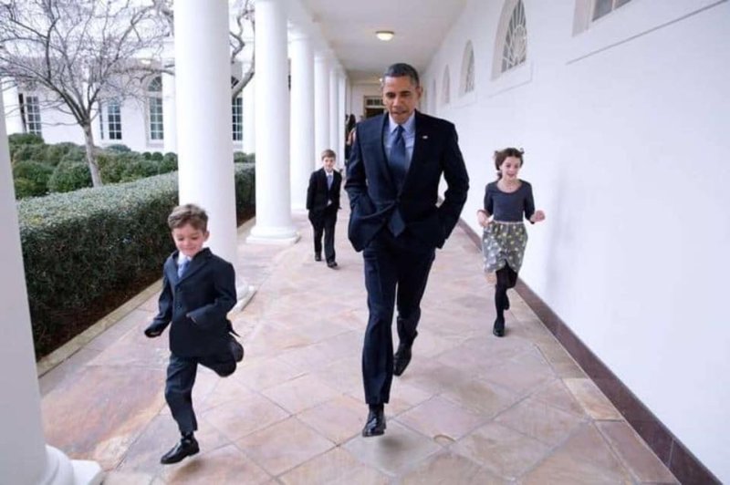 Reba Amafoto Adasanzwe agaragaza mu bihe bitandukanye uburyo Barack Obama yakundaga gusabana ubwo yari Perezida akaba n'inshuti y'abana[AMAFOTO]